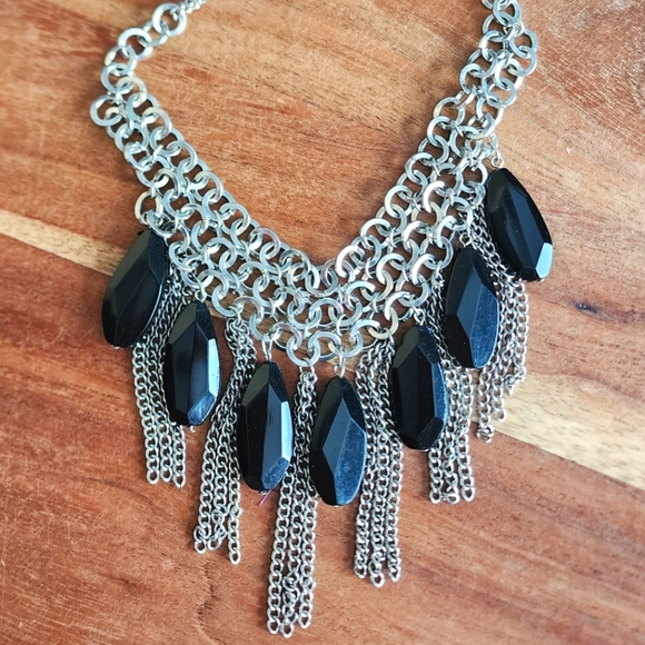 Silvertone Necklace with extra large black tear drop shapped beads - Picture 3 of 4